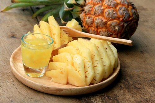 Khi hôn cô bé có vị gì là bình thường?