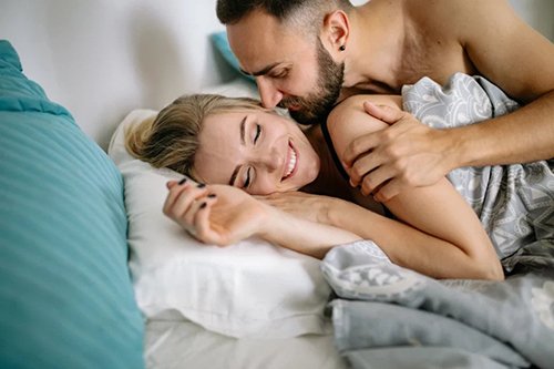thái độ của đàn ông sau khi quan hệ ôm
